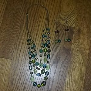 BEAUTIFUL necklace & matching earrings